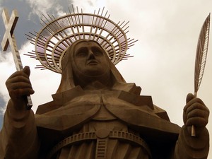 Detalhes da estátua de Santa Rita de Cássia, no RN, são considerados perfeitos pela Igreja Católica (Foto: Ricardo Araújo/G1)