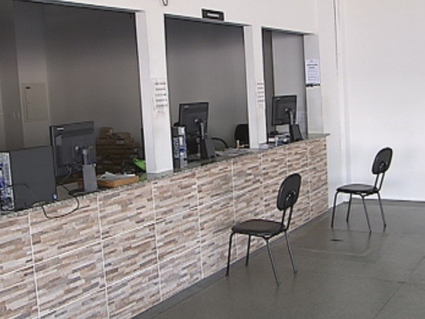 Atendimento ao público ficou vazio durante cinco horas (Foto: Reprodução TV TEM) Atendimento ao público ficou vazio durante cinco horas (Foto: Reprodução TV TEM)