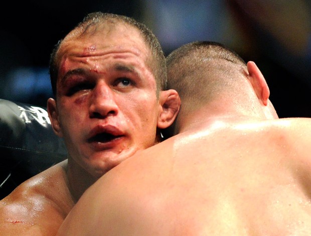 Junior Cigano e Cain Velazquez UFC Las Vegas (Foto: AP)