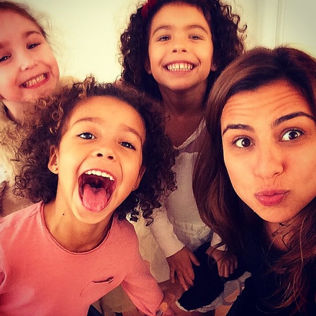 Paula Morais com as filhas de Ronaldo (Foto: Instagram / Reprodução)