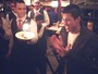 Rumo ao Tottenham, Paulinho faz jantar para se despedir dos amigos