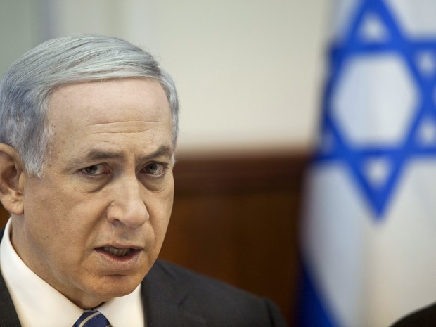 Primeiro-ministro israelense Benjamin Netanyahu durante reunião de gabinete neste domingo (21) (Foto: Reuters/Dan Balilty/Pool)