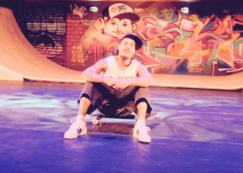 Rede Globo > reportagens - Rapper DZ6 estreia como ator em musical ...