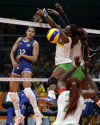 Maracan&atilde;zinho - V&ocirc;lei Feminino - Brasil - Natalia (Foto: AP Photo/Matt Rourke)