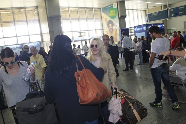 Dakota Fanning chega ao Rio de Janeiro (Foto: Gabriel Reis e André Freitas / Agnews)