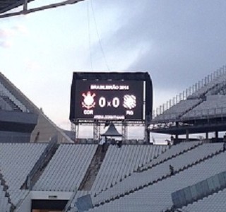 Placar da Arena Corinthians é ligado e está pronto para estreia oficial