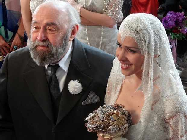 Zarolha se casa com Manoel das Onças e vira nova senhora de Ilhéus (Foto: Divulgação/TV Globo) Zarolha se casa com Manoel das Onças e vira nova senhora de Ilhéus (Foto: Divulgação/TV Globo)