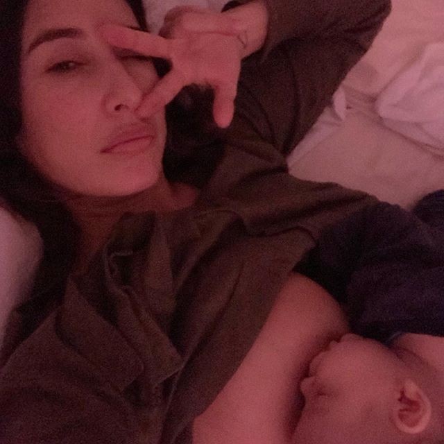 Giselle Itié posa amamentando o filho (Foto: Reprodução/Instagram) Giselle Itié posa amamentando o filho (Foto: Reprodução/Instagram)