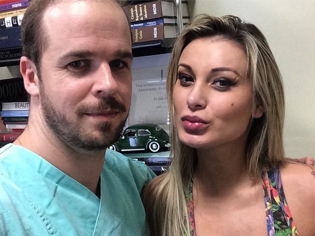 Cirurgio plstico Jlio Vedovato com Andressa Urach em novembro (Foto: Reproduo/Facebook)