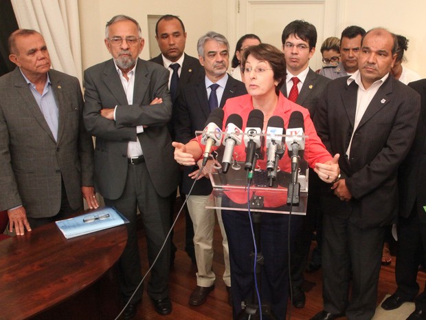 Durante coletiva no Palácio dos Leões, senadores criticaram sistema carcerário do país (Foto: De Jesus/O Estado) Durante coletiva no Palácio dos Leões, senadores criticaram sistema carcerário do país (Foto: De Jesus/O Estado)