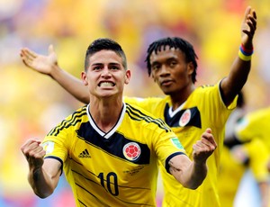 James Rodrigues e Cuadrado comemorando - Colômbia x Costa do Marfim (Foto: AP)