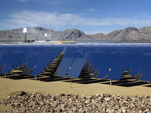 Usina solar tem capacidade de gerar energia que pode abastecer 140 mil moradias (Foto: Steve Marcus/Reuters)