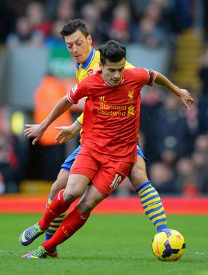 Philippe Coutinho e Ozil, Liverpool x Arsenal (Foto: Getty Images)