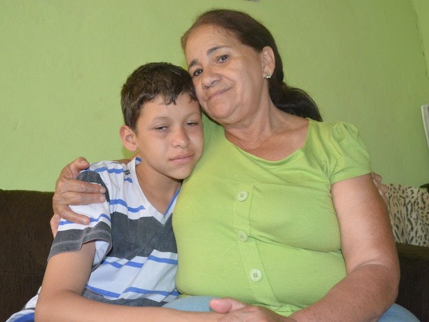 Avó pede ajuda para menino de 12 anos de Piracicaba  ver pai antes de cirurgia (Foto: Fernanda Zanetti/G1)