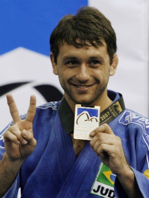 João Derly comemora seu segundo título mundial, em 2007 (Foto: Vanderlei Almeida/AFP/Arquivo)