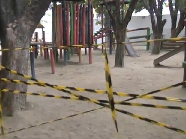 Área onde gavião fez ninho foi isolada para evitar novos ataques (Foto: TV Verdes Mares/Reprodução)