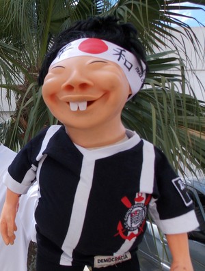Tomí, o fantoche mascote do Corinthians na invasão do Japão (Foto: Danilo Sardinha/ Globoesporte.com)