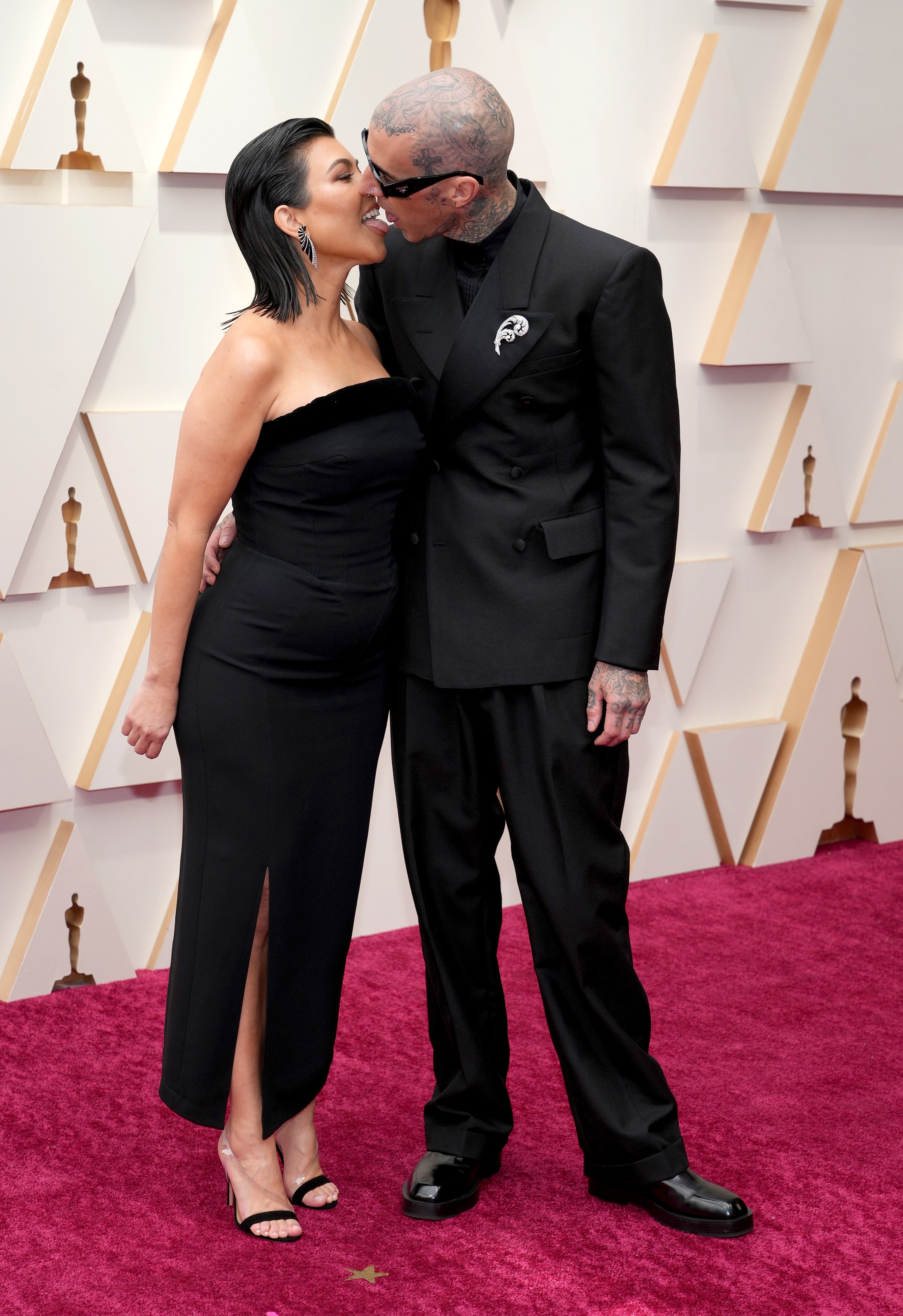 HOLLYWOOD, CALIFORNIA - MARCH 27: (L-R) Kourtney Kardashian and Travis Barker attend the 94th Annual Academy Awards at Hollywood and Highland on March 27, 2022 in Hollywood, California. (Photo by Kevin Mazur/WireImage) (Foto: WireImage,)