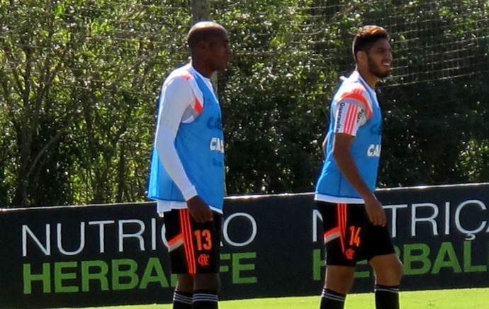 Marcelo e Wallace Flamengo treino (Foto: Thales Soares)