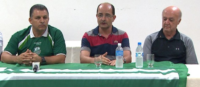 Zé Humberto, técnico e Fahim Youssef Neto, presidente da Francana (Foto: Ronaldo Gomes / EPTV)