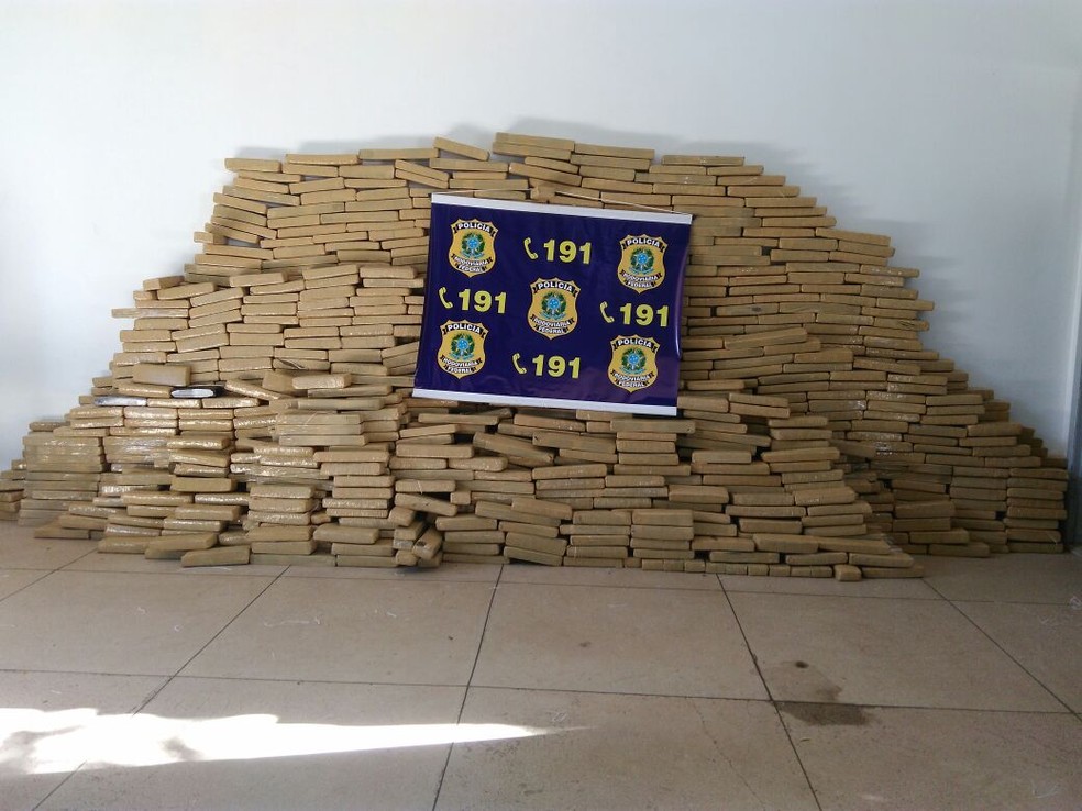 Droga apreendida na BR-163, em MT (Foto: DivulgaÃ§Ã£o/PRF-MT)
