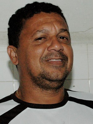 Luís Carlos Mendes, técnico da Queimadense (Foto: Leonardo Silva / Jornal da Paraíba)