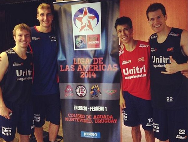 Uberlândia basquete Liga das Américas Ícaro, Léo, Helinho e Gruber cartaz (Foto: Reprodução/Instagram)