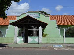 Na escola Santina Rioli faltam cinco professores (Foto: Maiara Pires/G1)