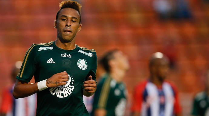 Wellington revela brincadeiras com gringos e mira nova chance contra Santos