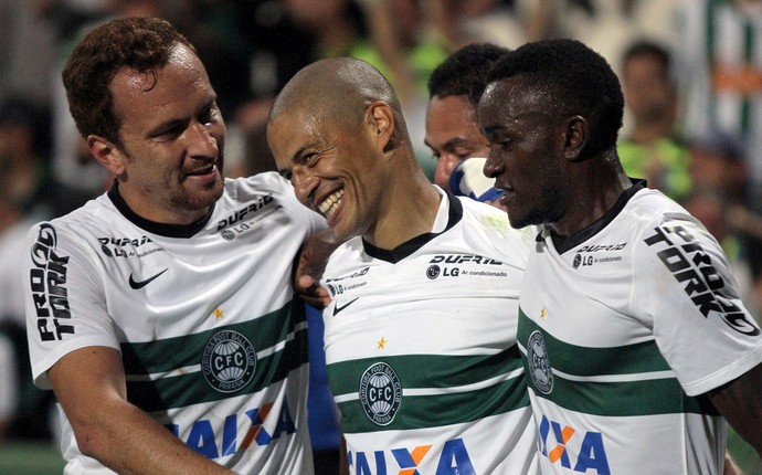 Corinthians e Atlético-PR são as vítimas preferidas do craque Alex