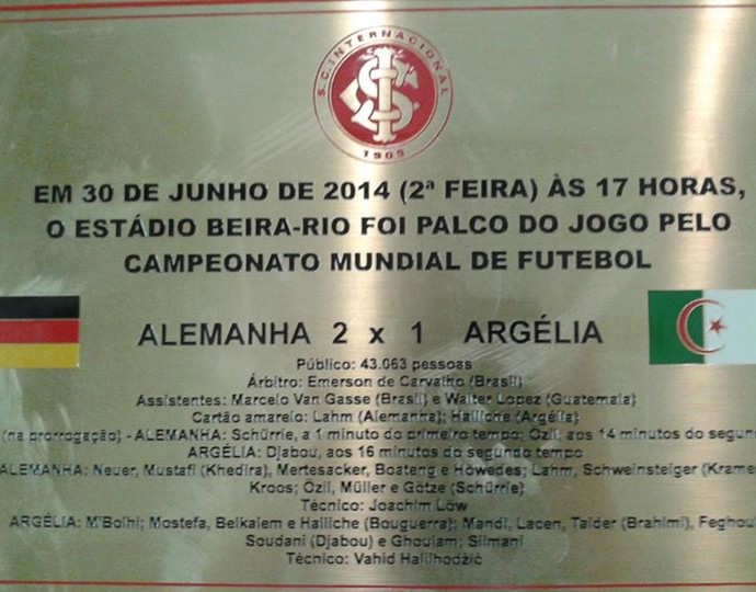 Túnel de acesso ao Beira-Rio ganha placas alusivas a jogos da Copa do Mundo em Porto Alegre (Foto: Grupo Gigante para Sempre / Divulgação)