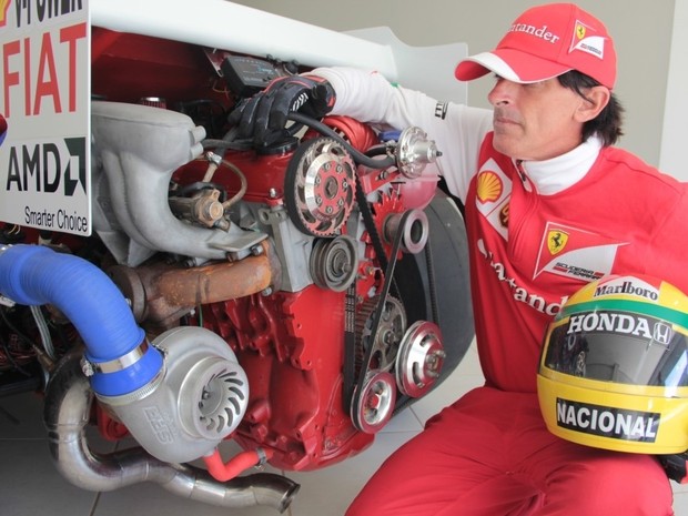 Jonas construiu Ferrari em sete anos de trabalho (Foto: Wing Costa/ Gazeta Online)