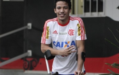 Nixon inicia fisioterapia para tratar lesão (Foto: Divulgação / Flamengo)