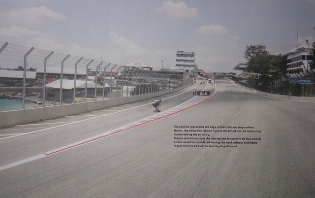 Cartaz com aviso dado aos pilotos no briefing mostrava o por que de Felipe Massa ter sido punido (Foto: Felipe Siqueira)