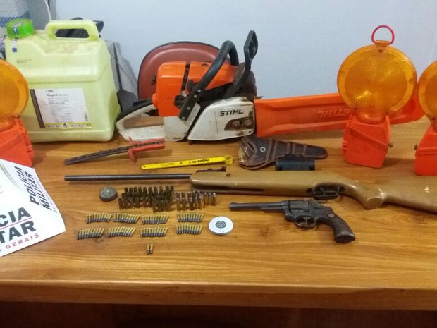 Munições apreendidas em Santa Vitória (Foto: Polícia Militar/Divulgação)
