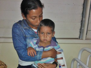 Marta Gomes com o filho que estava desaparecido no Amapá (Foto: Ubiraelson Viana/Arquivo Pessoal)