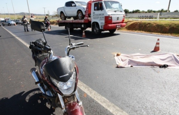 G1 Passageira De Moto Morre Após Acidente Na Go 060 Notícias Em Goiás