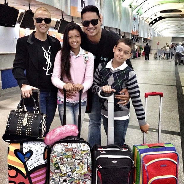 Carla Perez, Xanddy e os filhos (Foto: Reprodução/Instagram)