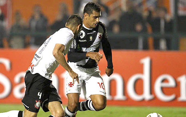 Diego Souza na partida do Vasco contra o Corinthians (Foto: Marcelo Sadio / Site Oficial do Vasco da Gama)