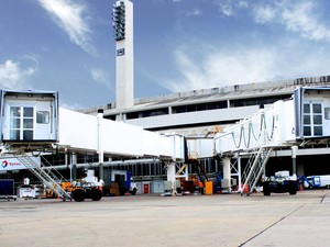 Novas pontes de embarque no Aeroporto Internacional Tom Jobim (Galeão) (Foto: Divulgação/RIOgaleão)
