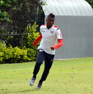 Kelvin treina no São Paulo (Foto: Érico Leonan / saopaulofc.net)