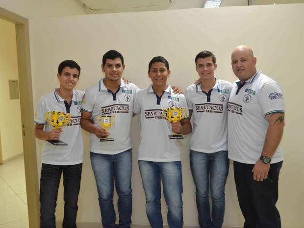 Alunos do Sesi/Senai de Pimenta Bueno conquistam prêmio em torneio de robótica (Foto: Fiero/Divulgação)