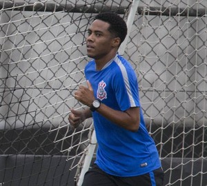 Elias treina, e Corinthians pode ter reservas contra a Ponte Preta