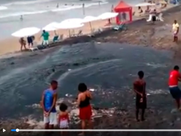 Vídeo compartilhado no Facebook teve milhares de visualizações (Foto: Reprodução/ Facebook)