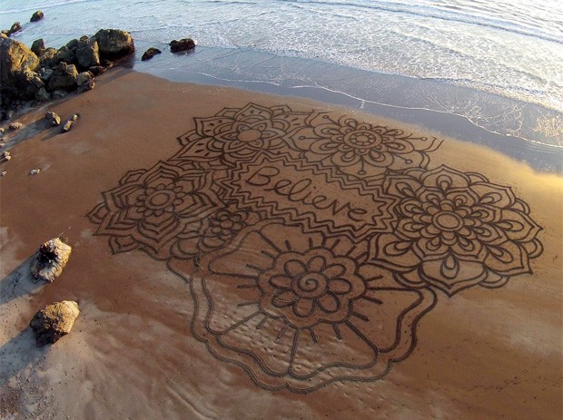 Andres Amador ficou famoso por suas incríveis criações feitas na areia (Foto: Reprodução/Facebook/Andres Amador )