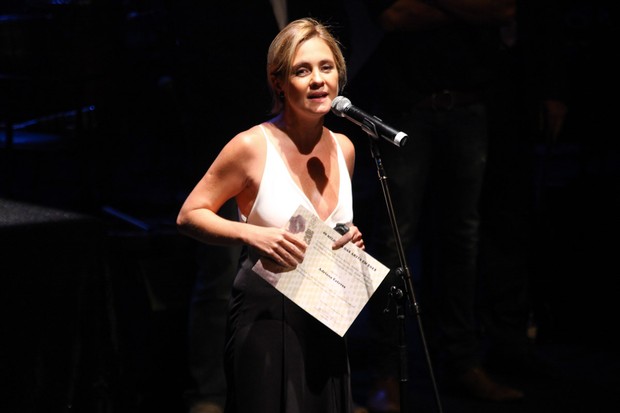 Adriana Esteves em premiação em São Paulo (Foto: Manuela Scarpa/ Foto Rio News)