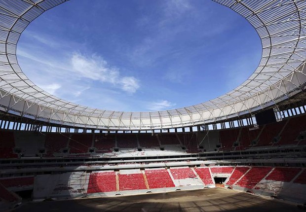Construção do estádio Mané Garrincha, em Brasília: o local foi uma das arenas da Copa do Mundo (Foto: Ueslei Marcelino/Reuters)