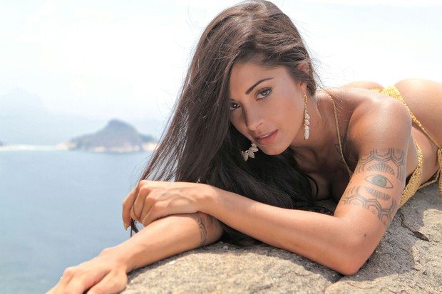 Aline riscado decote cleavage slowmotion best adult free photo