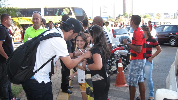 douglas corinthians desembarque (Foto: Rodrigo Faber)