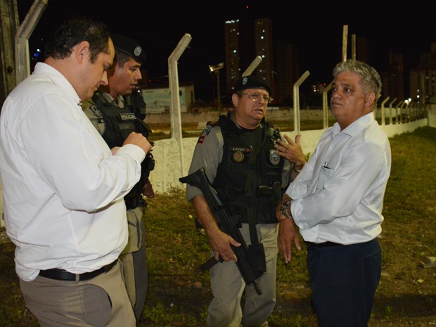 Secretário de Segurança Pública do Estado esteve nas ruas de João Pessoa acompanhando o trabalho da polícia (Foto: Walter Paparazzo/G1) Secretário de Segurança Pública do Estado esteve nas ruas de João Pessoa acompanhando o trabalho da polícia (Foto: Walter Paparazzo/G1)